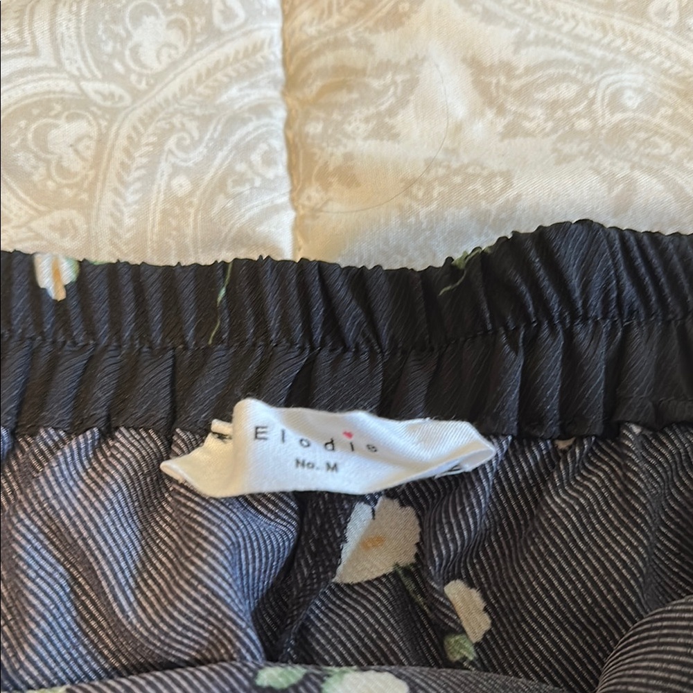 Black floral skirt - Picture 2 of 5